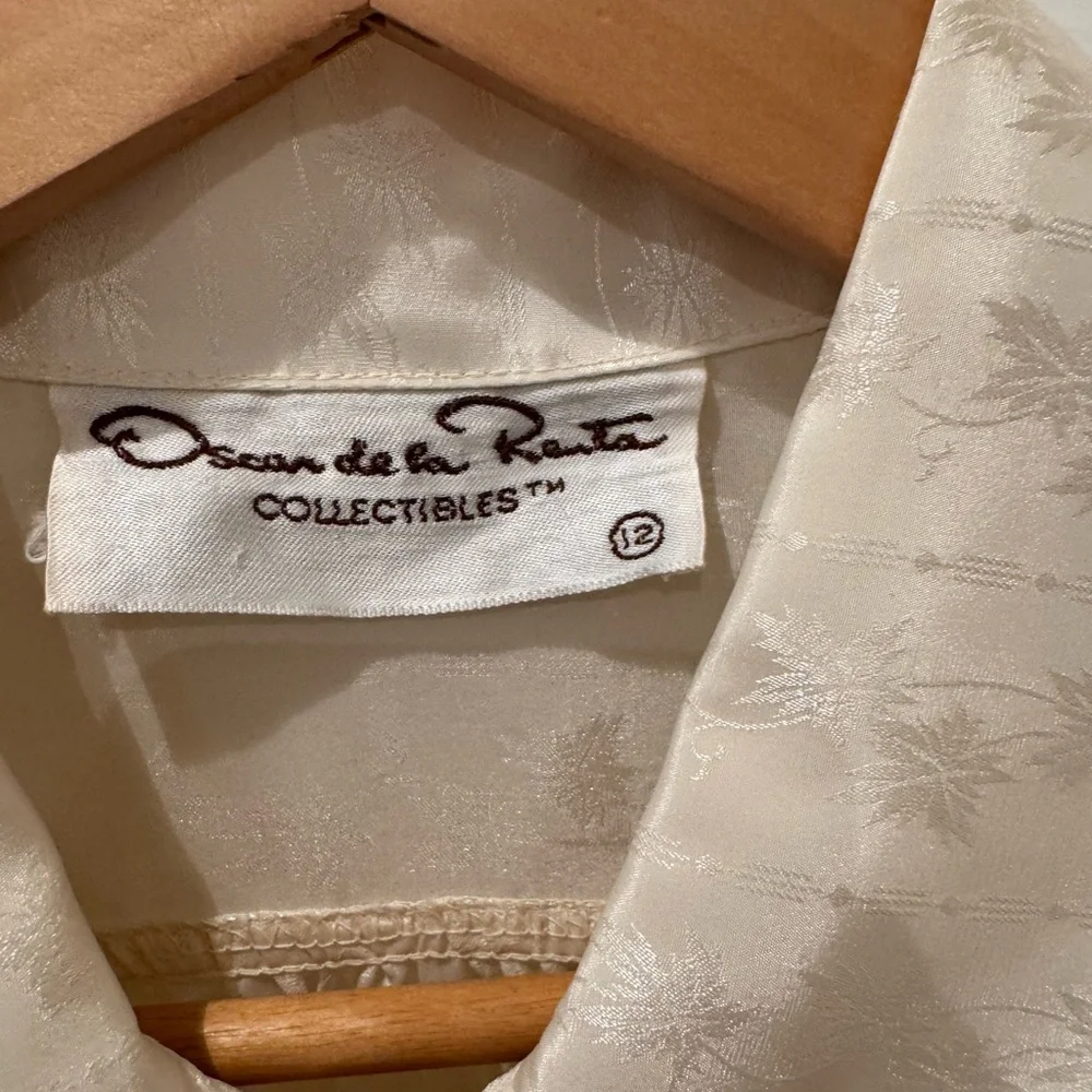 VINTAGE Oscar de la Renta Elegant Cream Blouse. Fits like a 10. - Picture 2 of 9